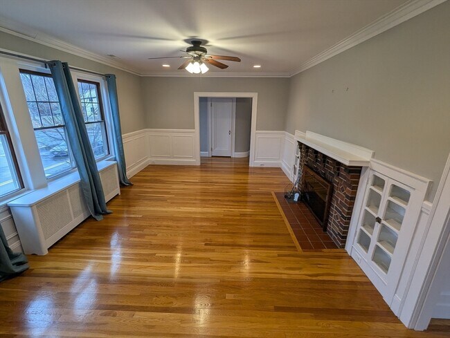 Building Photo - 185 Mystic St