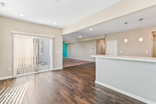 Building Photo - 6874 Nottingham Ln