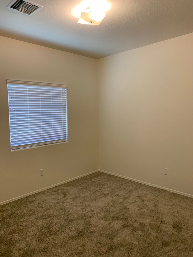 Building Photo - NEWER 4 BEDROOM HOME IN PARK WEST!