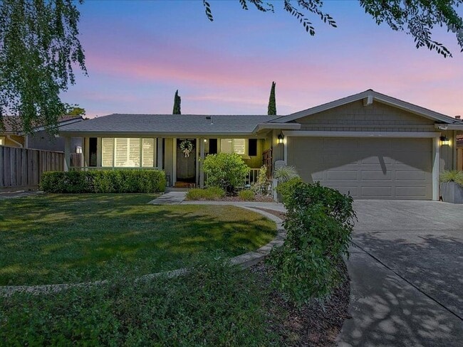 Building Photo - LOVELY 3 Bed/2 Bath Home in San Jose on a ...