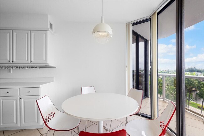 Building Photo - 3598 Yacht Club Dr