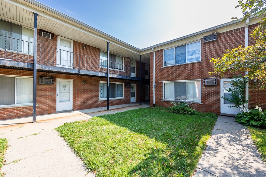 Building Photo - Redford Square Apartments