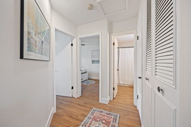 Building Photo - 489 Seacrest Ave