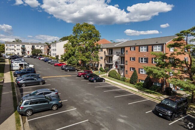 Building Photo - Sail into this 2BR 1BA at the Mayflower Co...