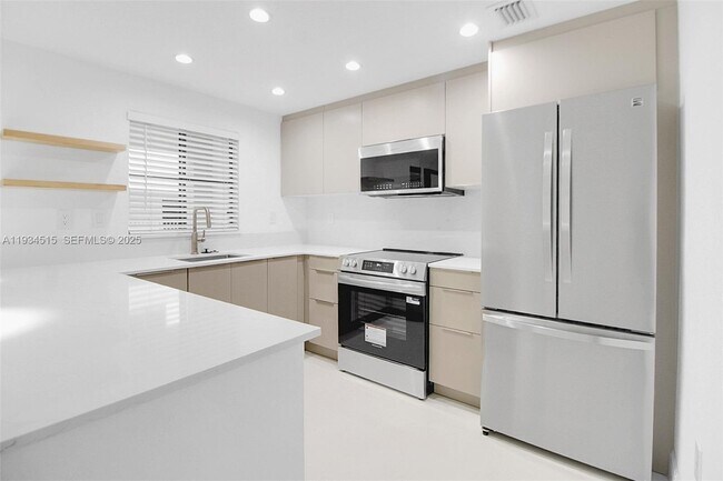 Building Photo - 3204 Bird Ave