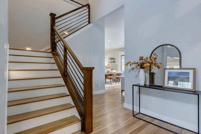 Building Photo - Beautiful home perfect for entertaining