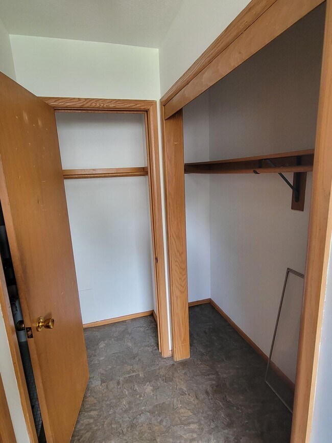 Building Photo - 1484