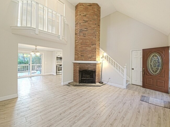 Building Photo - 253 Sudbury Ln