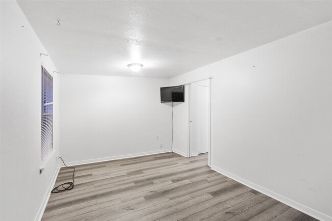 Building Photo - 3811 Las Palmas St