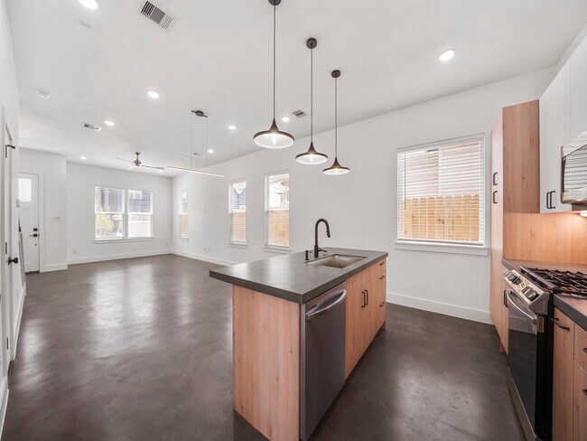 Building Photo - 7033 Avenue N