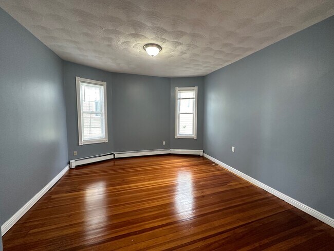 Building Photo - 77 Bellingham St