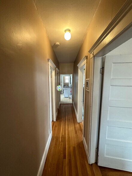 Building Photo - 87 Gardner St