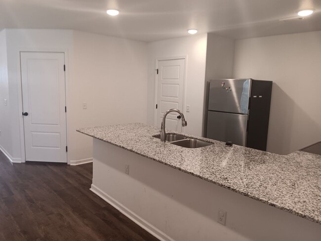 Building Photo - Cozy New 3 Bedroom Townhome in Carl Junction!