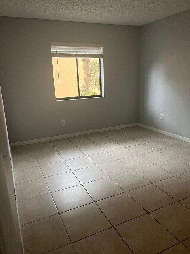 Building Photo - 6053 10th Ave N