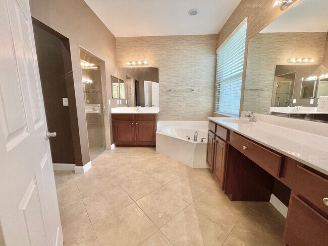 Building Photo - 3+ Bedroom quality built home in desirable...