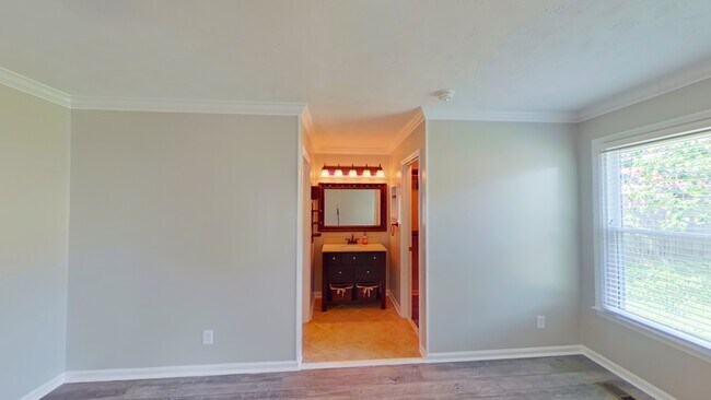 Building Photo - 867 Flintwood Rd