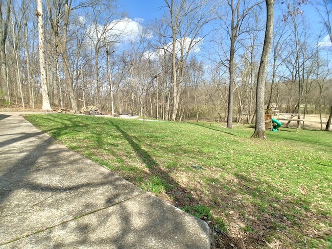 Building Photo - 423 Rivermont Dr