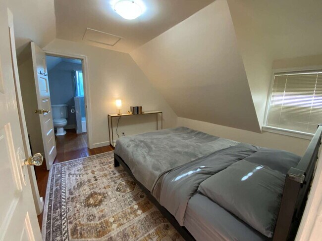 Building Photo - Rustic 4-Bed, 2-Bath Home in Happy Valley ...