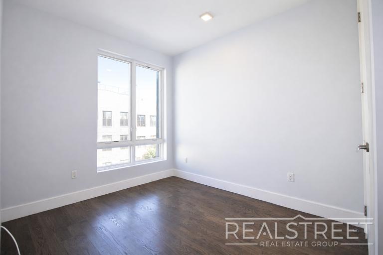 Building Photo - Luxury 2 BR in Bushwick with Balcony & Roof Deck!