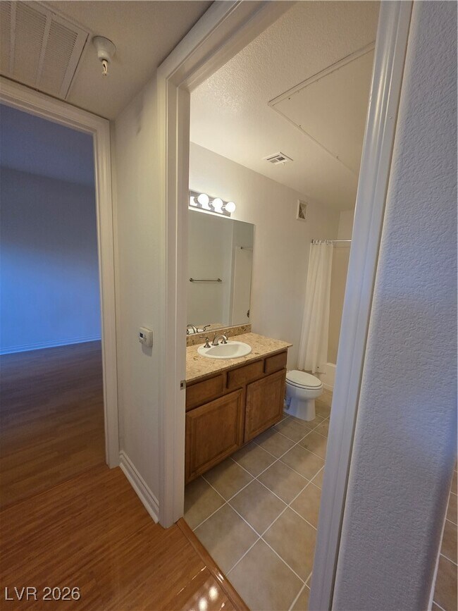 Building Photo - 62 E Serene Ave