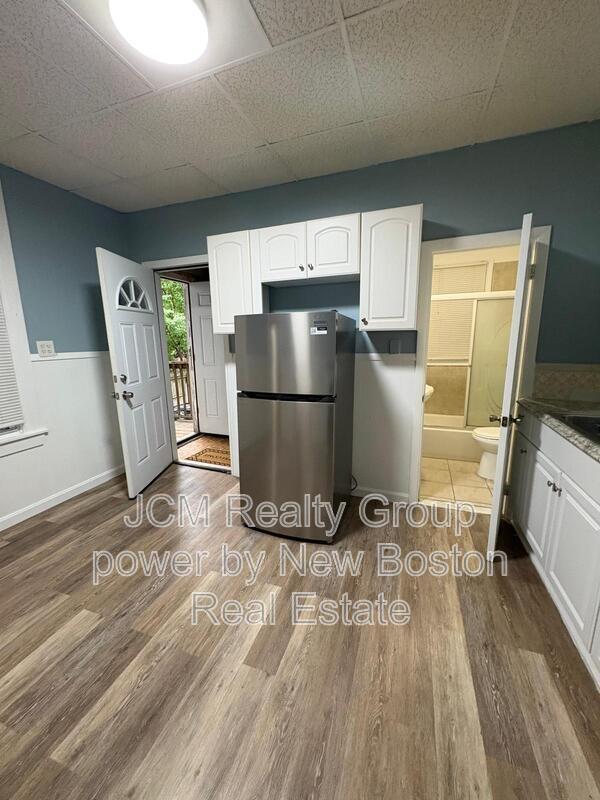 Building Photo - 144 Bloomingdale St