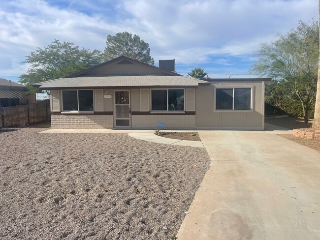 Primary Photo - 1392 W Orchid Pl
