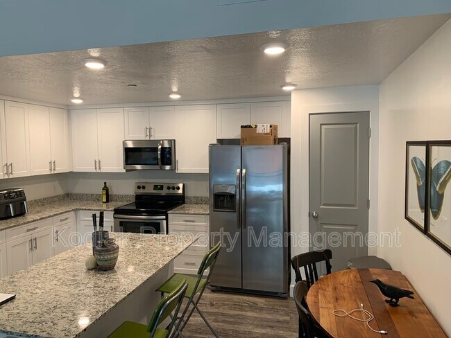 Building Photo - 875 Depot St