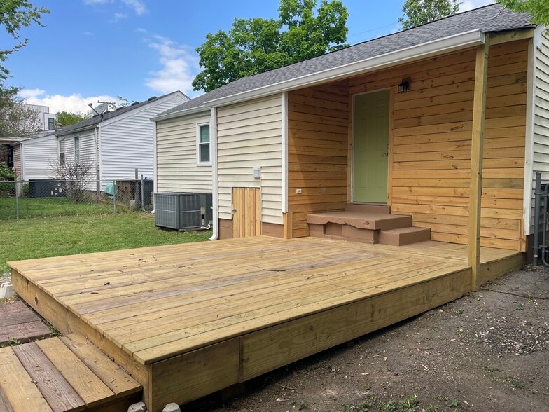 Building Photo - 5901 Carl Pl