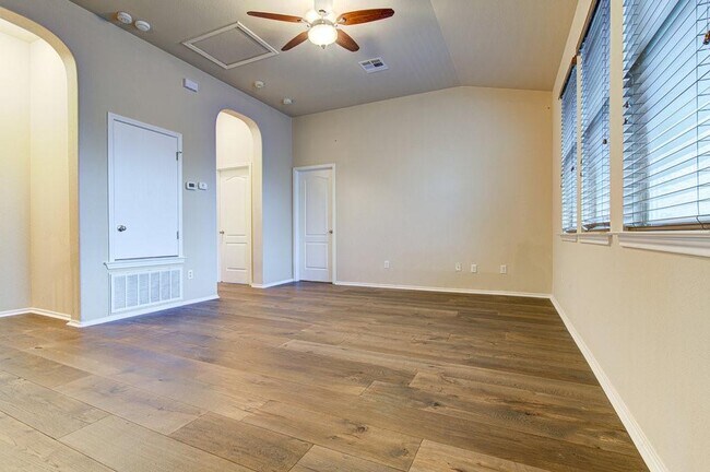 Building Photo - 1808 McClannahan Dr