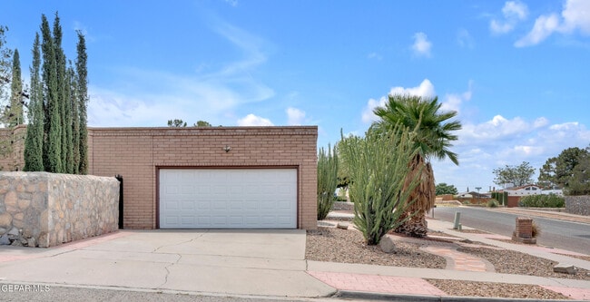 Building Photo - 6820 Villa Hermosa Dr