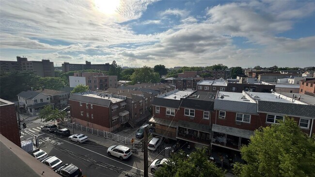 Building Photo - 102-14 Lewis Ave