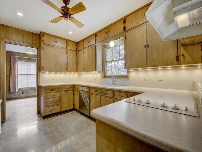 Building Photo - 6009 Mountainclimb Dr