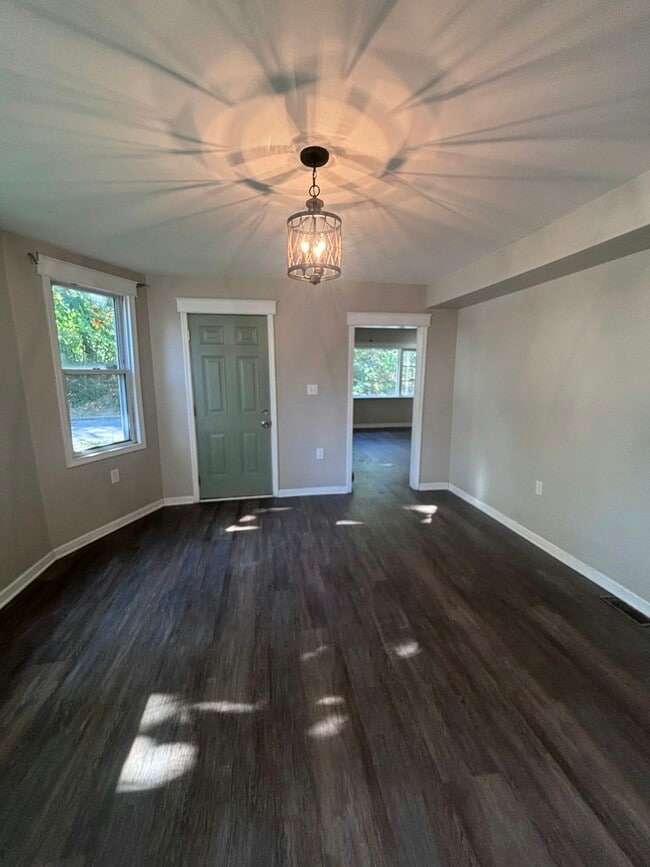 Building Photo - 165 Sharpe St