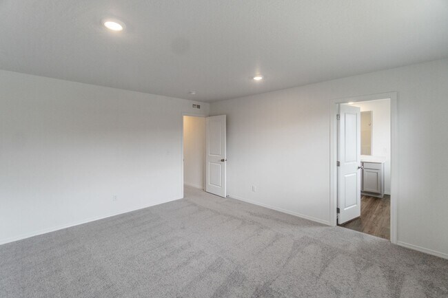 Building Photo - 1306 N Wilhelm Wy