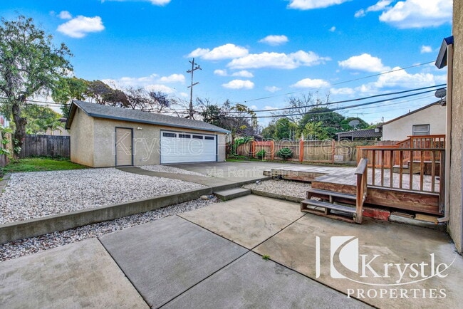 Building Photo - 2420 Alameda St