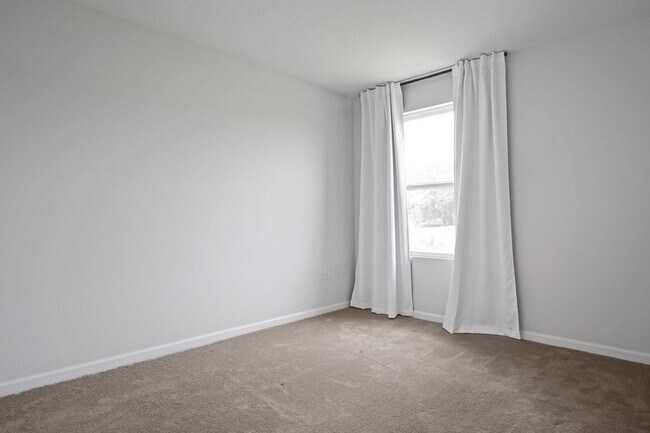 Building Photo - 137 Piave St