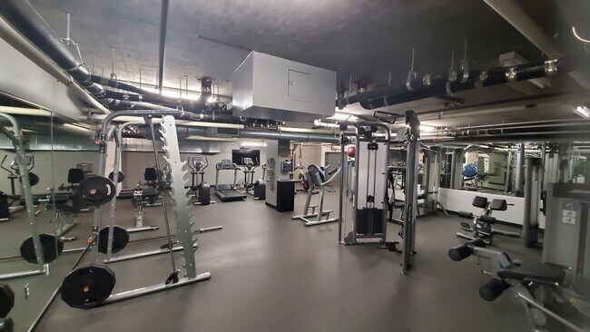 Building Photo - Upgraded 2BR/2BA Corner Unit in East Village – Close proximity to Petco Park w/ Parking & Amenities