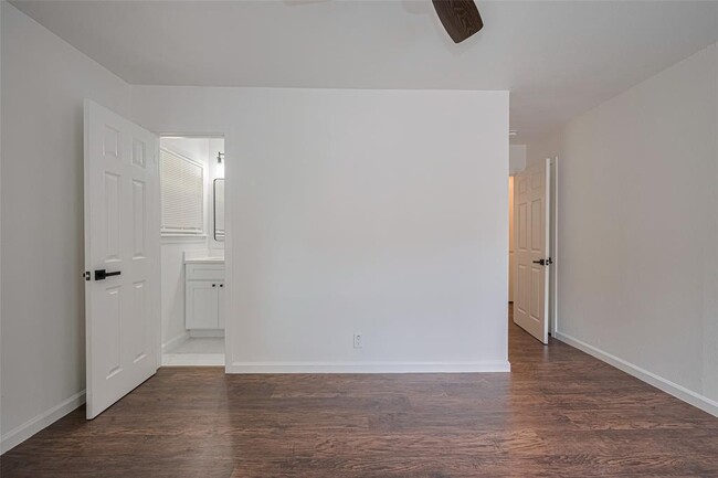 Building Photo - 2112 Walnut Ln