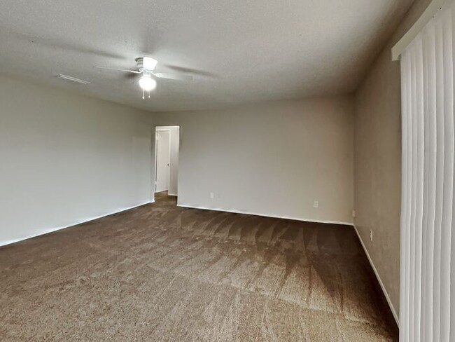 Building Photo - No App Fees. 1 Month Free Rent*