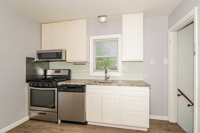 Building Photo - Fantastic 2bd/1ba home! Let yourself in!
