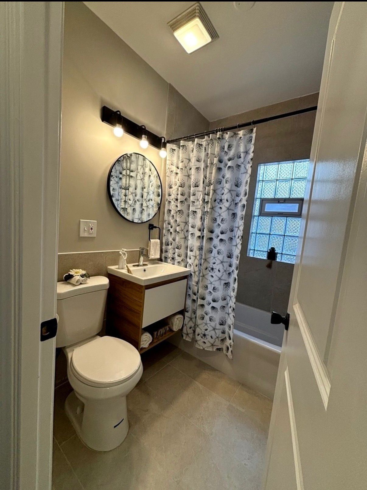 Building Photo - 4741 N Keating Ave