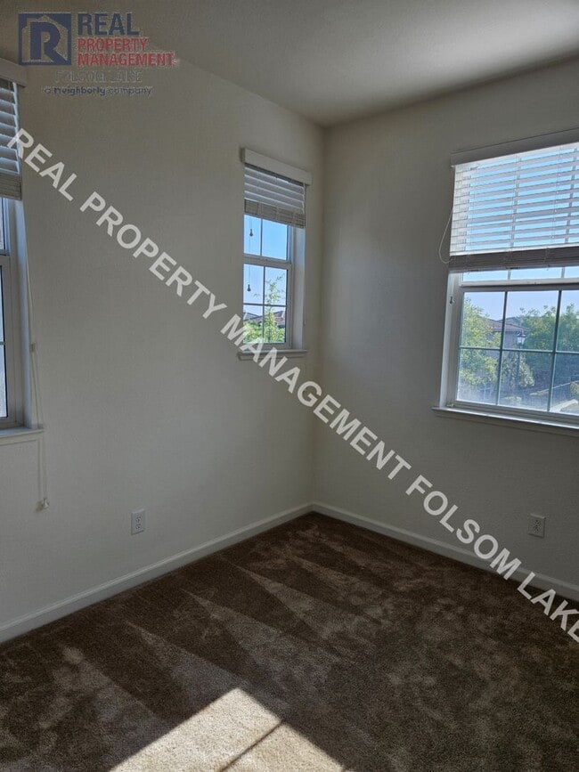 Building Photo - 146 Barnhill Dr