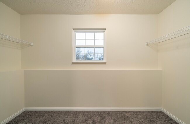 Building Photo - 9834 Codyview Dr