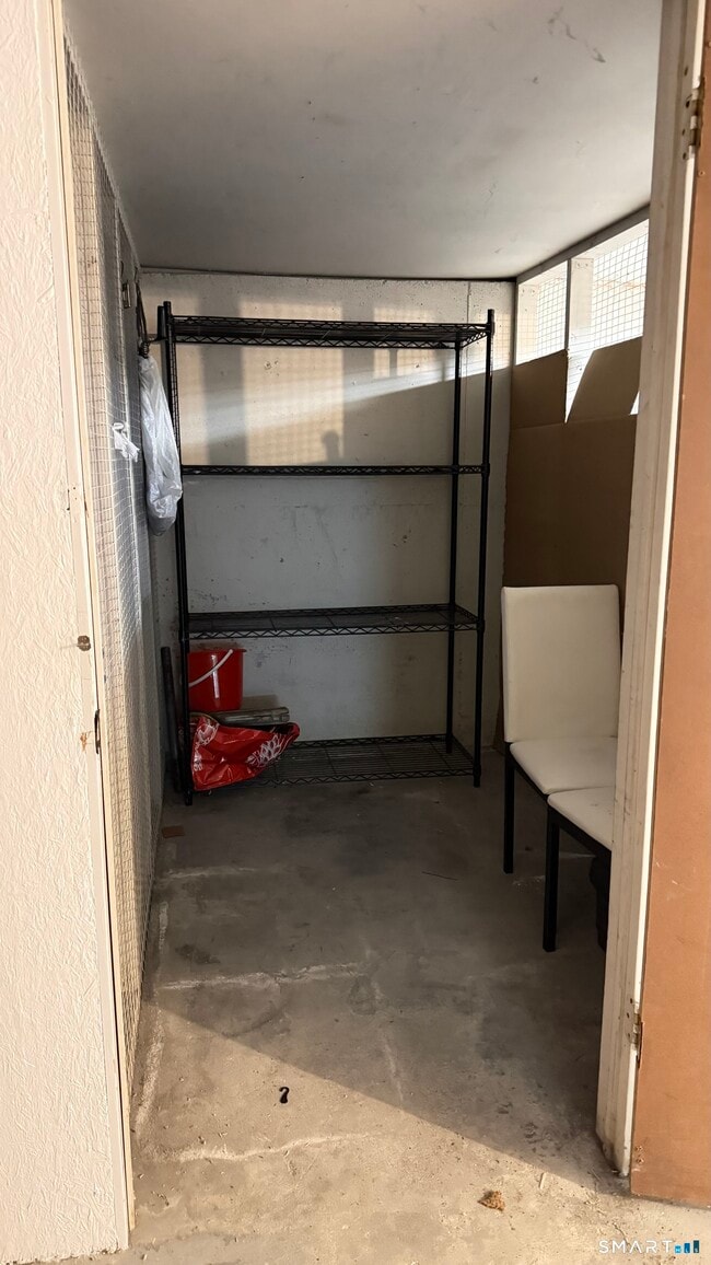 Building Photo - 646 Howe Ave