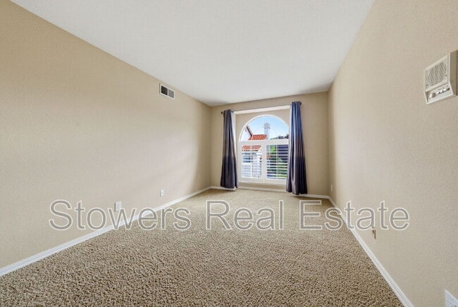 Building Photo - 350 Bellflower Dr