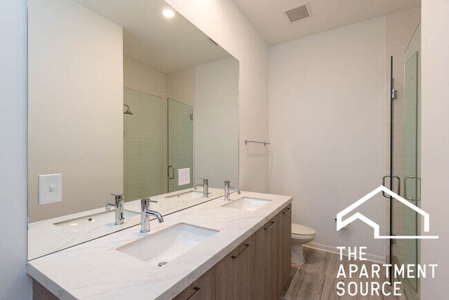 Building Photo - South Loop 3 bed 2 bath -- Updated Kitchen...