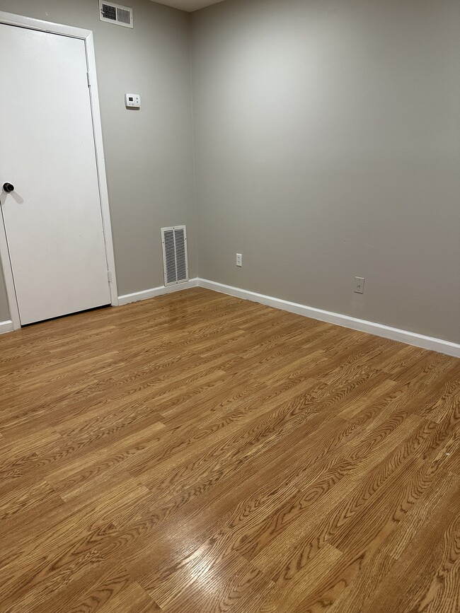 Building Photo - 2536 Sandbury Blvd