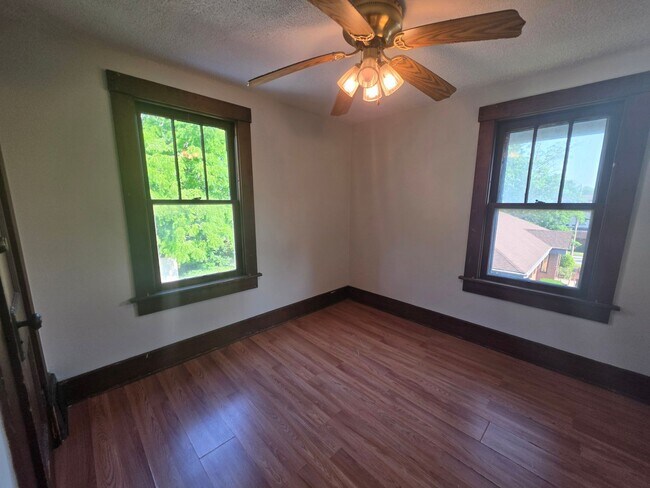 Building Photo - Kent 3 bedroom 1 bath Single Family Home