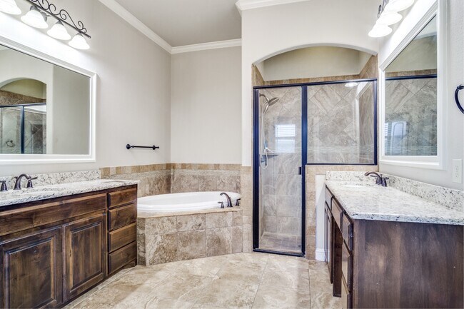 Building Photo - 302 Oar Wood Dr