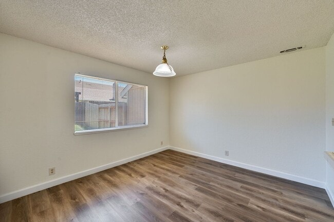 Building Photo - 3 Bedroom Home with Fireplace and LVP Flooring & 2-Car Garage!